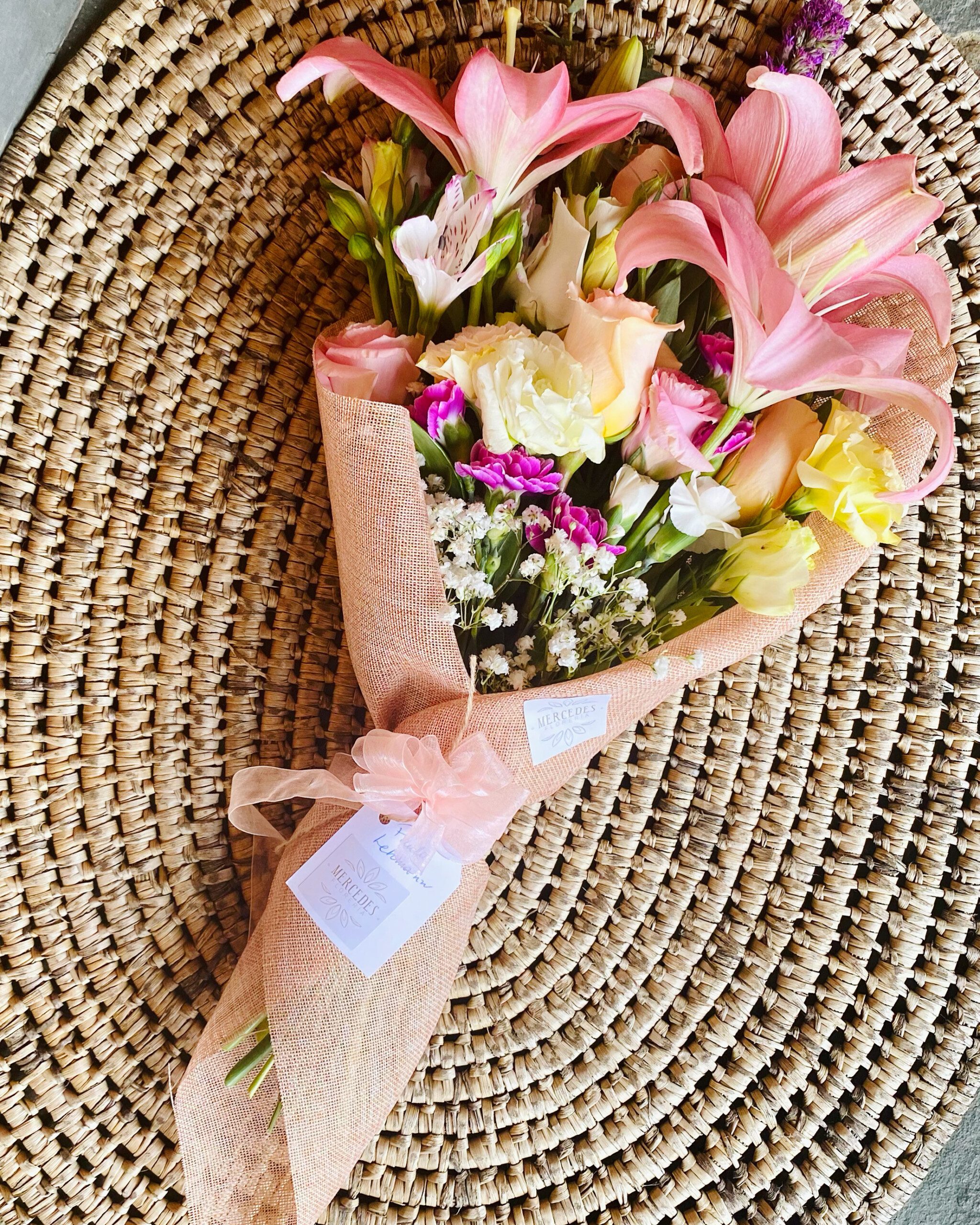 Bouquet de 14 Flores tonalidades Rojos