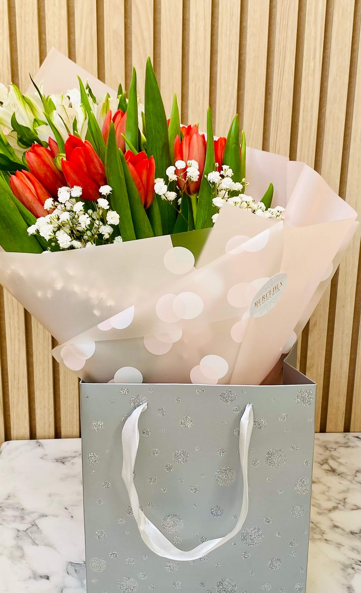 Bouquet o Arreglo Tulipanes y Peonía